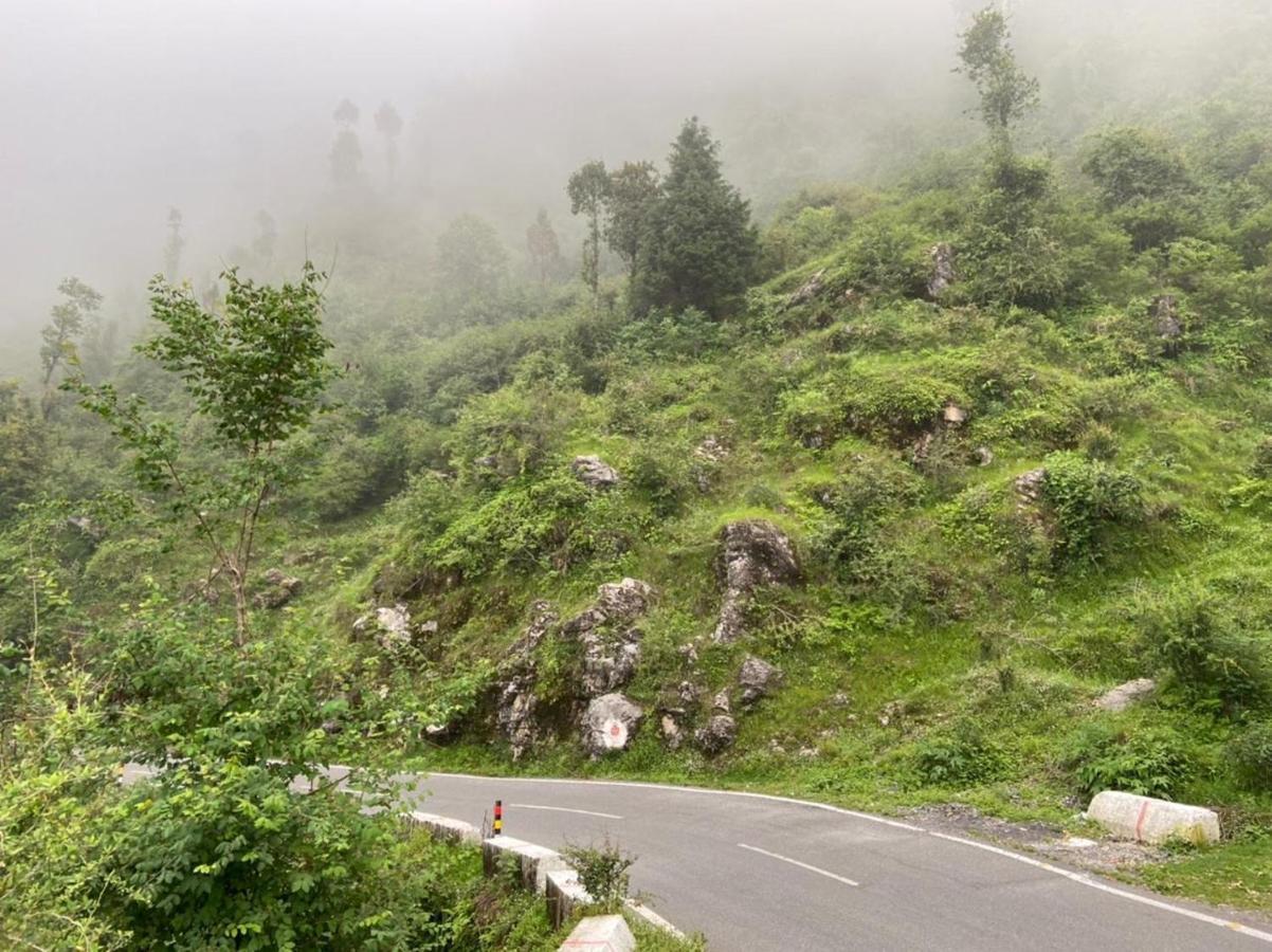 Icebergs Mussoorie - A Boutique Stay And 24 Hrs Roof Top Cafe Eksteriør bilde