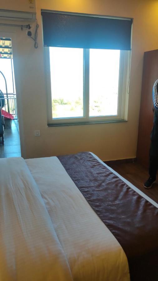 Icebergs Mussoorie - A Boutique Stay And 24 Hrs Roof Top Cafe Eksteriør bilde