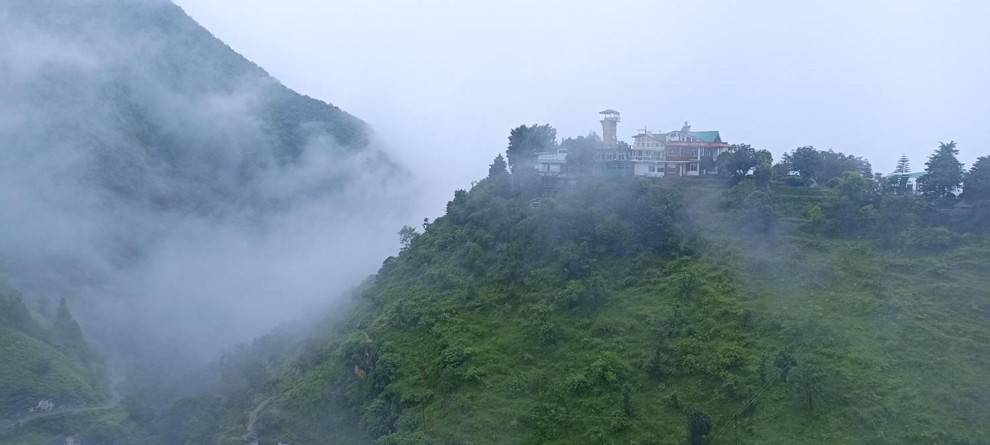 Icebergs Mussoorie - A Boutique Stay And 24 Hrs Roof Top Cafe Eksteriør bilde