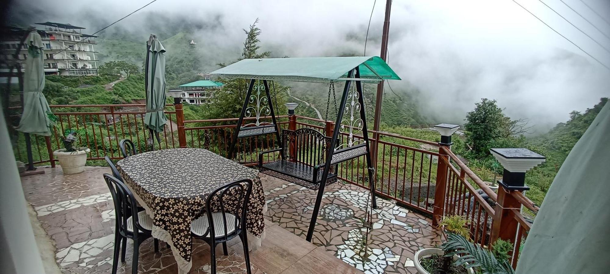 Icebergs Mussoorie - A Boutique Stay And 24 Hrs Roof Top Cafe Eksteriør bilde