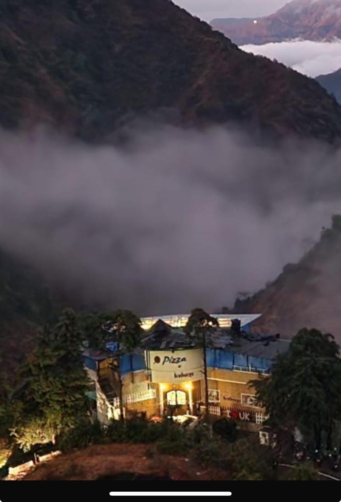 Icebergs Mussoorie - A Boutique Stay And 24 Hrs Roof Top Cafe Eksteriør bilde