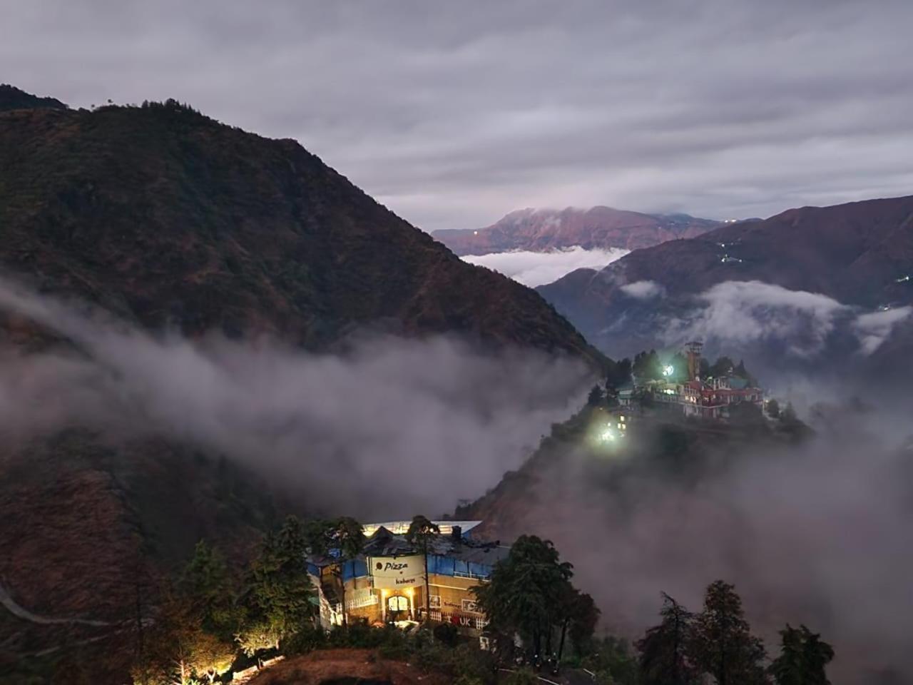 Icebergs Mussoorie - A Boutique Stay And 24 Hrs Roof Top Cafe Eksteriør bilde